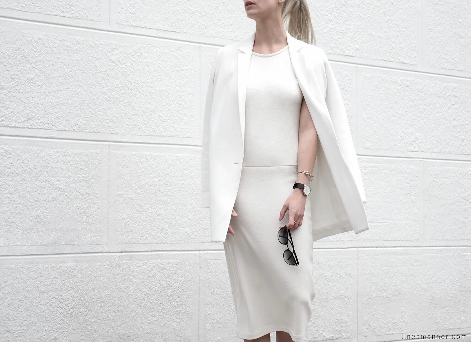 платье в стиле минимализм. минимализм в одежде. стиль энималз в одежде. стиль минимализм в одежде для женщин. стильный минимализм в одежде.