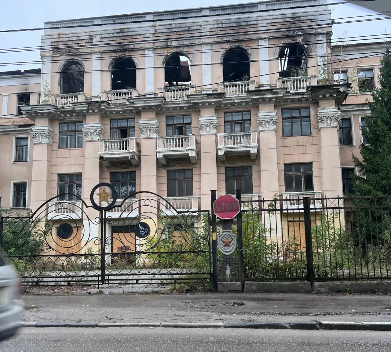 Российские дома. Харьковское направление свежие новости. Харьковское направление свежие новости. Харьков новости. Коммунары москва люди.