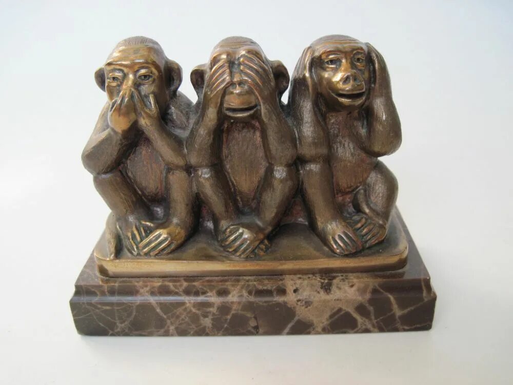 Три обезьяны. Три обезьянки. Три обезьяны картина. Три обезьяны не. Обезьяны ничего не вижу не слышу
