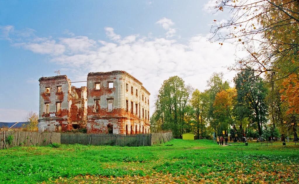 Г обнинский. Белкинский парк Обнинск. Усадьба Белкино Калуга. Обнинская усадьба Белкино. Белкинский парк Обнинск достопримечательности.