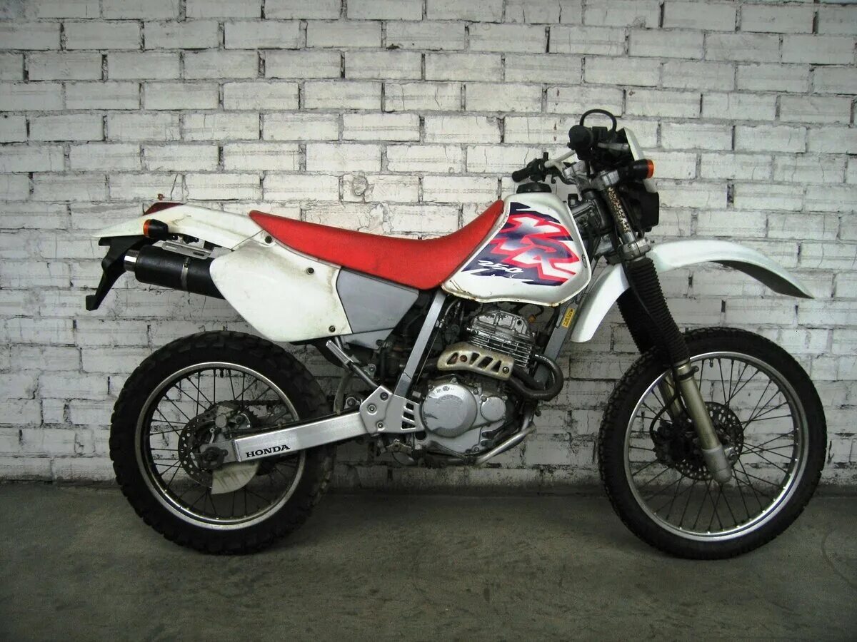 Купить honda 250. Honda XR 250 1995. Honda XR 250. Honda XR 250 эндуро. Honda XR 1995.