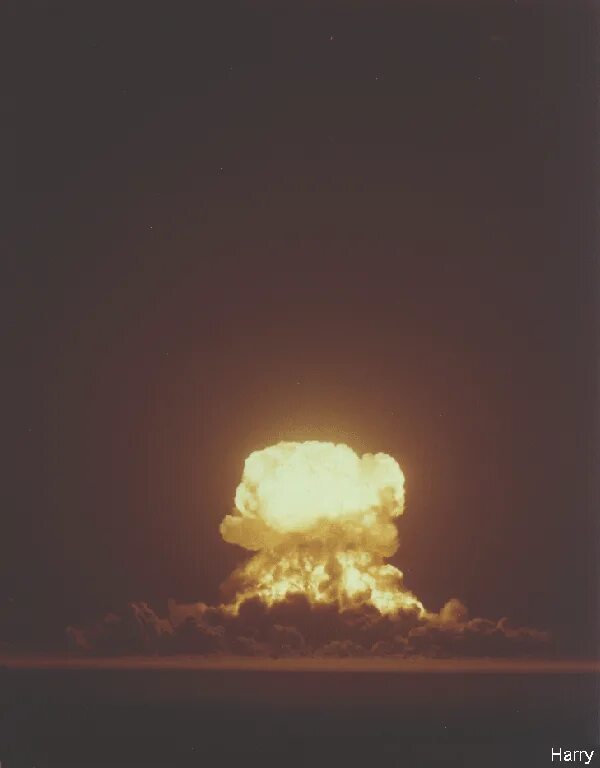 Вспышка ядерного взрыва. Ядерный взрыв. Ядерное оружие. Ядерный взрыв анимация. Ядерный гриб гиф.