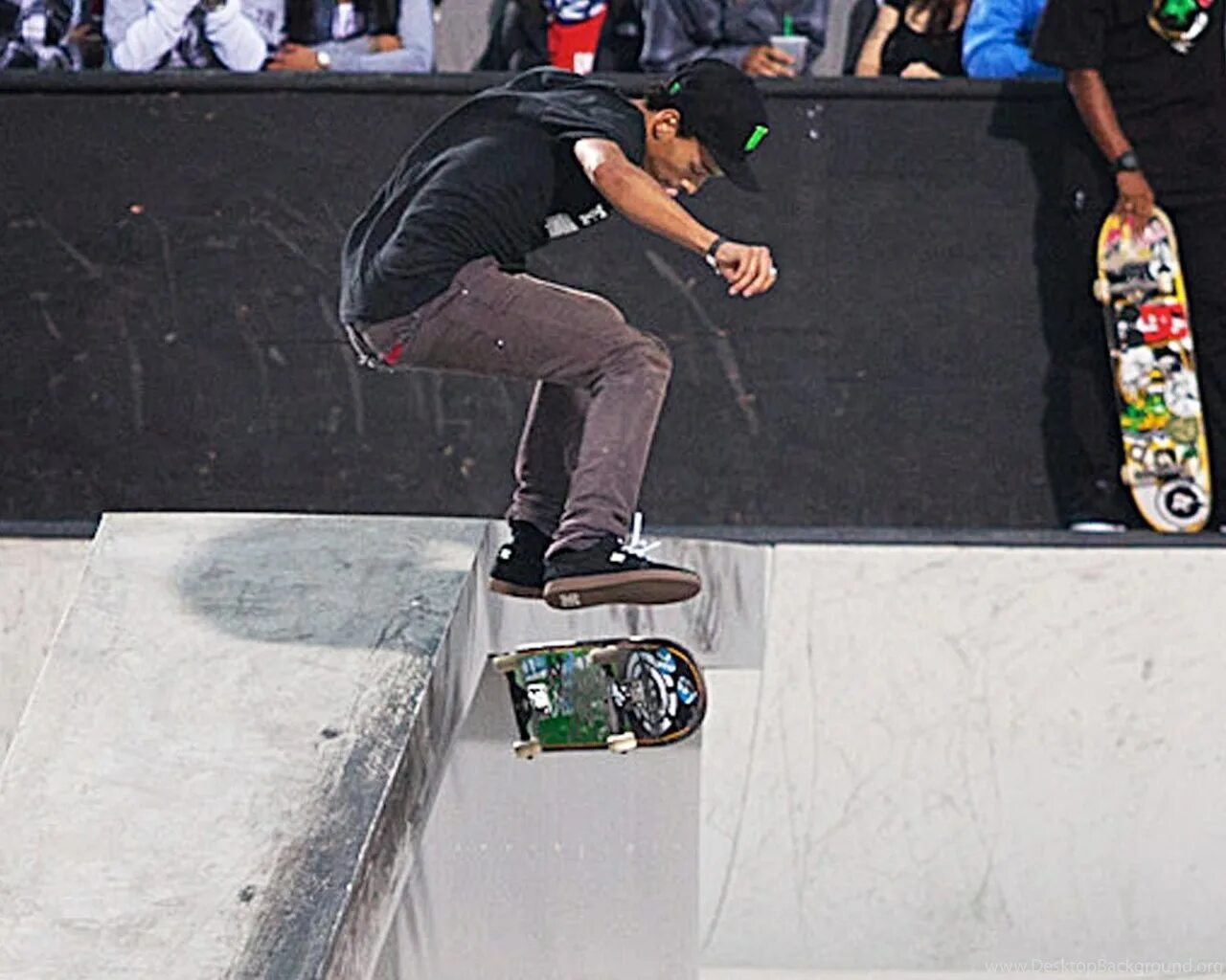 Skate he is skating he skates. Nyjah Huston. Element Nyjah Huston. Nyjah Huston Skateboard. Найджа Хьюстон скейтбордист.