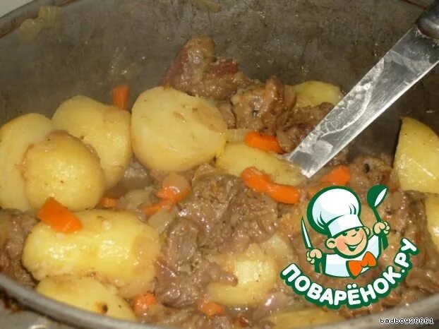 Как тушить картошку в сковороде. Тушеная картошка с фаршем. тушёная капуста с картошкой. тушёная картошка с фаршем в кастрюле. картошка с фаршем на сковороде тушеная.