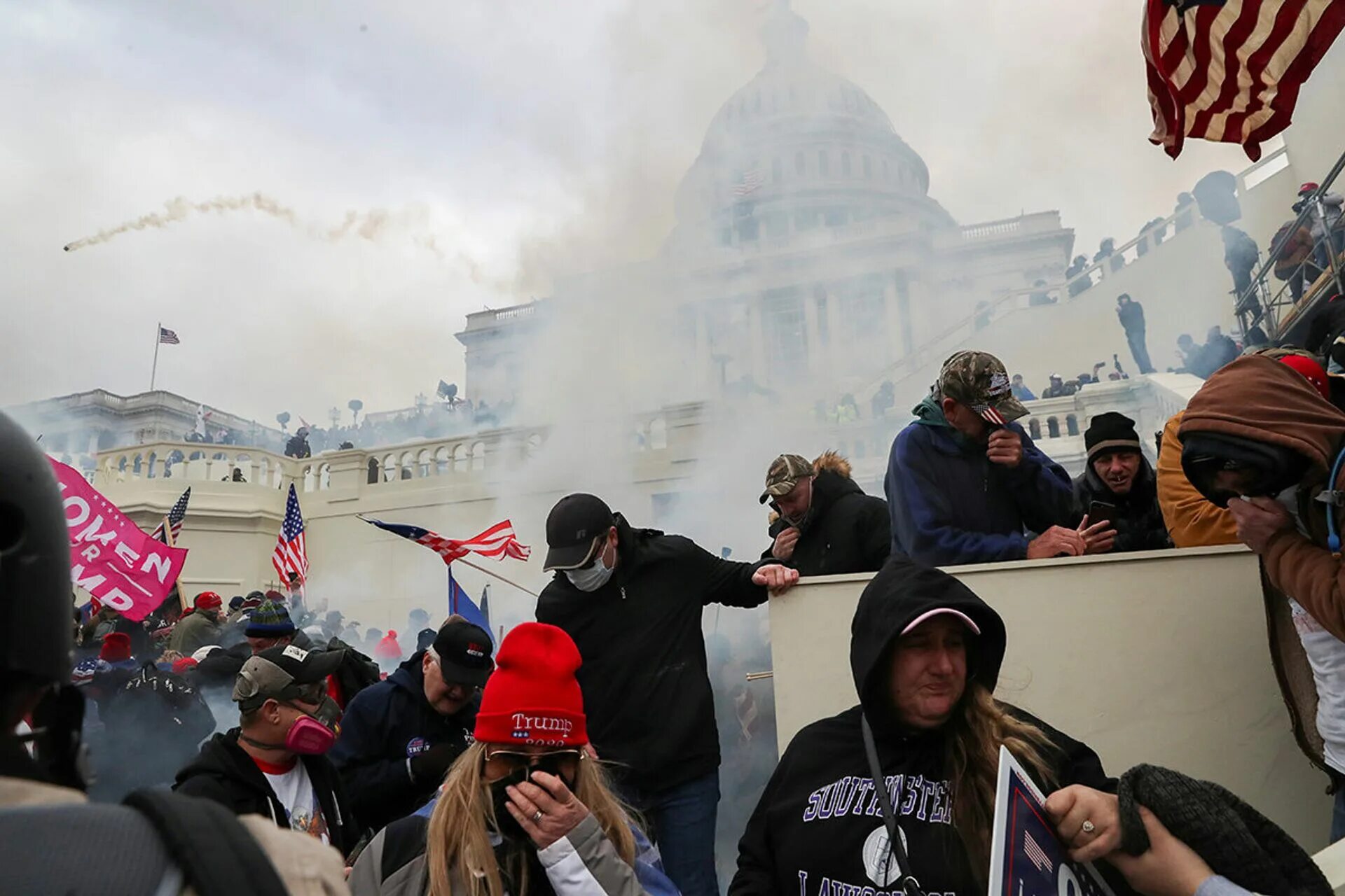 Митинги после выборов. Штурм Капитолия 6 января 2021. Штурм Капитолия в США 2021. Штурм Капитолия в Вашингтоне 2021. Захват белого дома 2021 Вашингтон.