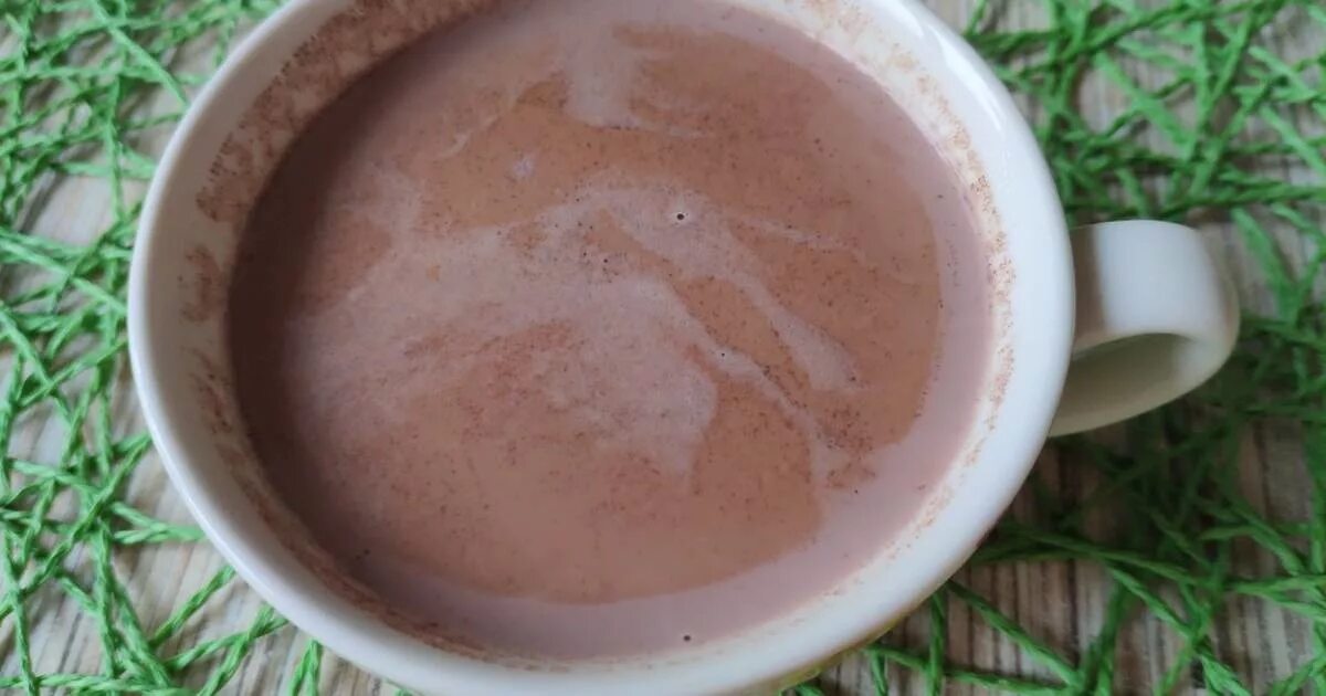 какао на миндальном молоке. какао с молоком. краувсан миндалный вскусвил. веганский горячий шоколад. какао на ночь.