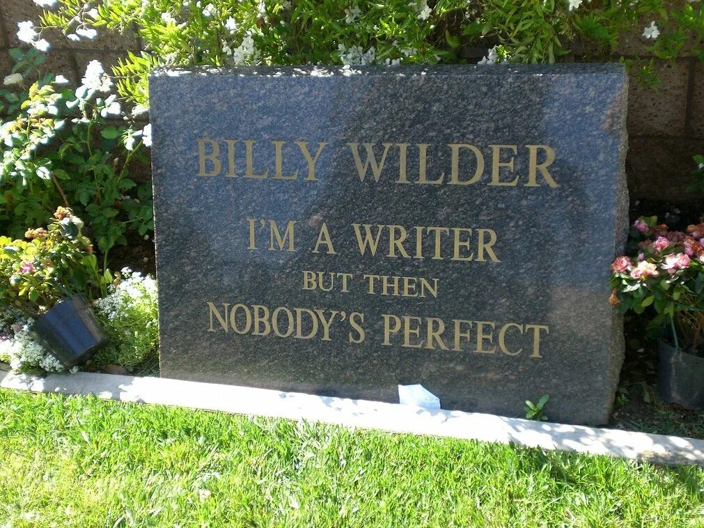 Билли каметс могила. Билли Харингтон могила. Билли Уайлдер могила. Могила Фрэнка Синатры.