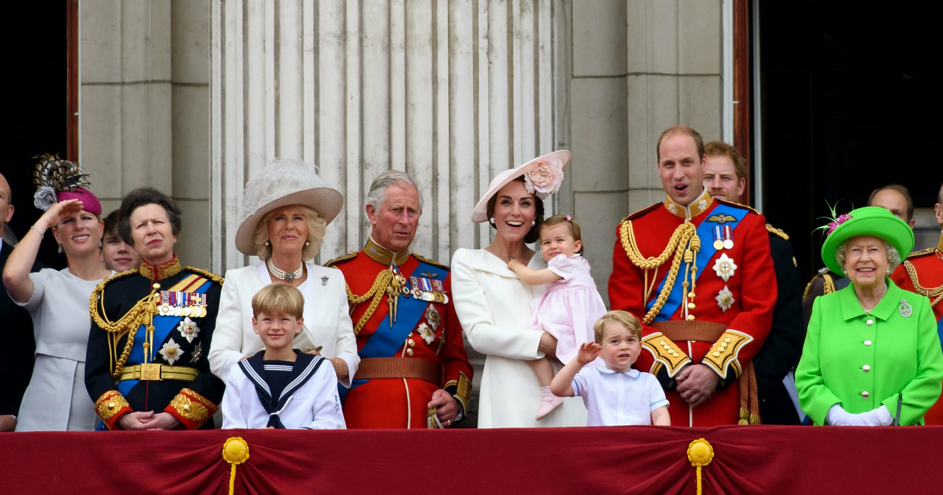 Бал в букингемском дворце. Пехота елизаветы 2. Великобритания королевская семья альбион. Королевская работа. Маргрете ii коронация.