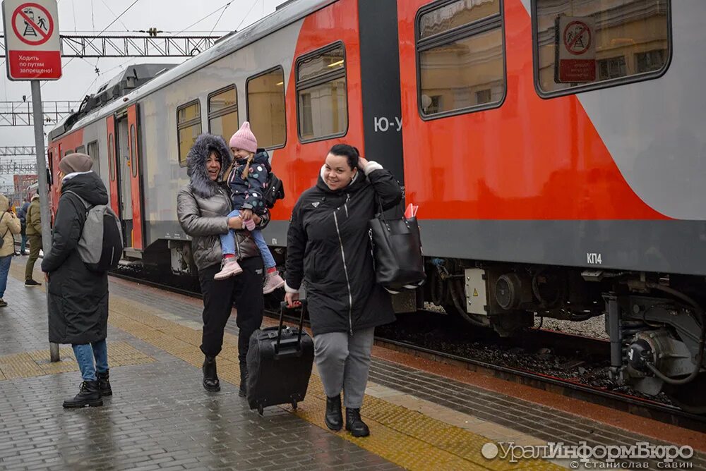 Поезд Орлан Челябинск. Поезд Орлан Челябинск Екатеринбург. Орлан поезд Екатеринбург. Электричка Орлан Екатеринбург Челябинск.