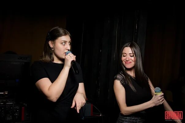 Робби ван леувен. Группа shocking blue. Маришка вереш костюм блоссом леди фото. Группа shocking blue маришка вереш. Кофейня напротив караоке шизгара.