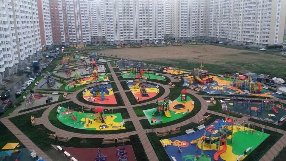 Парк большие дворы павловский посад. Самые большие дворы. Самые большие дворы. Самые большие дворы. Детская площадка некрасовка парк.