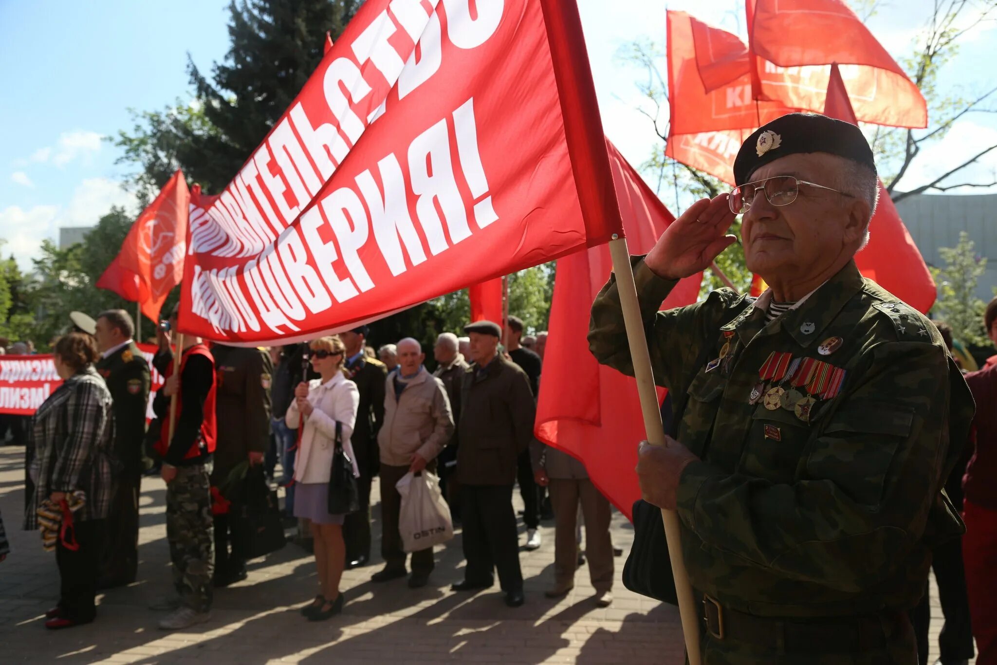 Первомайское шествие КПРФ. КПРФ Белгород. Коммунистическая Белгород. Партия КПРФ В Белгороде адрес. 1 мая белгородская область