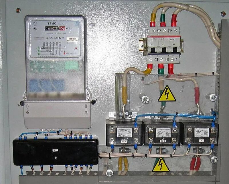 Подключение счетчика с трансформаторами. Трансформатор тока на счетчик 380. Счетчик Меркурий 380 через трансформаторы тока. Счетчик полукосвенного включения 3 фазный. Трансформатор тока для счетчика трехфазного 100/5.