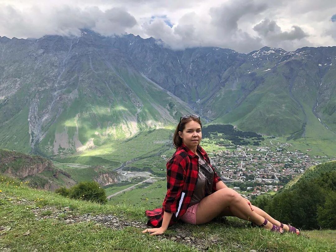 Жизнь в грузии. Туристы в грузии. грузия туризм. грузия туристка. грузия женщины.