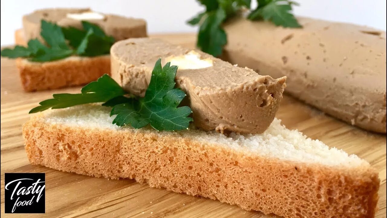 Паштет из печени с маслом. Печеночный паштет на хлебе. паштет куриный нежный. нежный паштет из куриной печени. печёночный паштет рыбный.