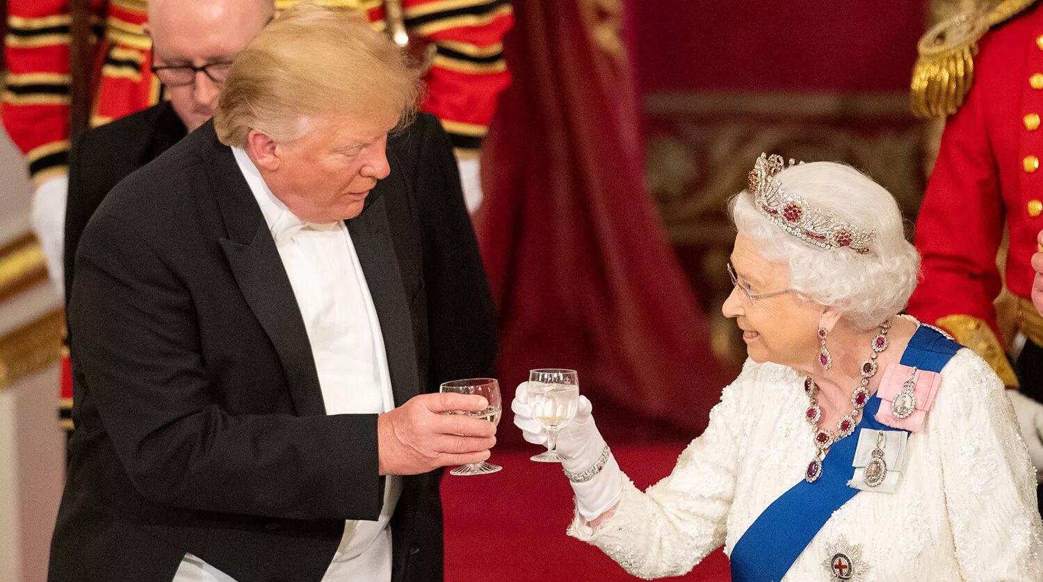 Королева маргретте и дональд трамп. Президент великобритании королева елизавета. Елизавета 2 и трамп. Elizabeth ii and swan. Елизавета 2 с президентом тонго.