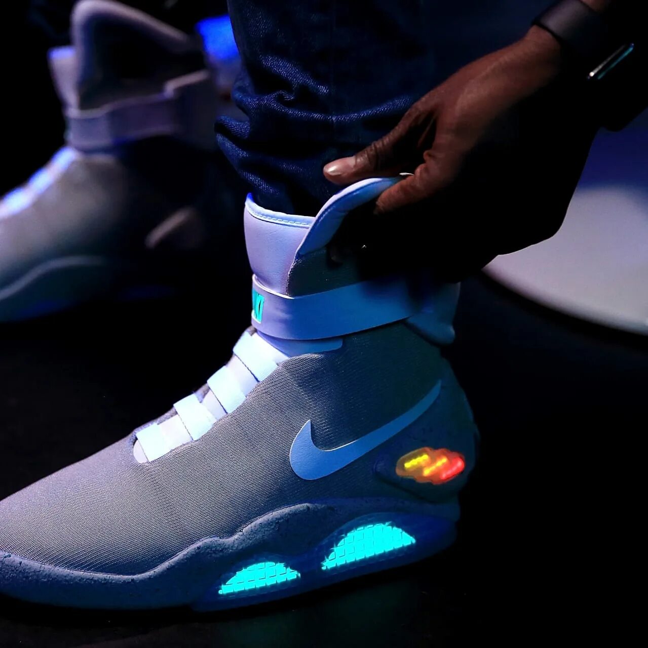 Nike Air mag 2016. Nike mag 10. Nike Air mag 2016 2011. Кроссовки найк мужские дорогие. Сколько стоит кроссовки nike