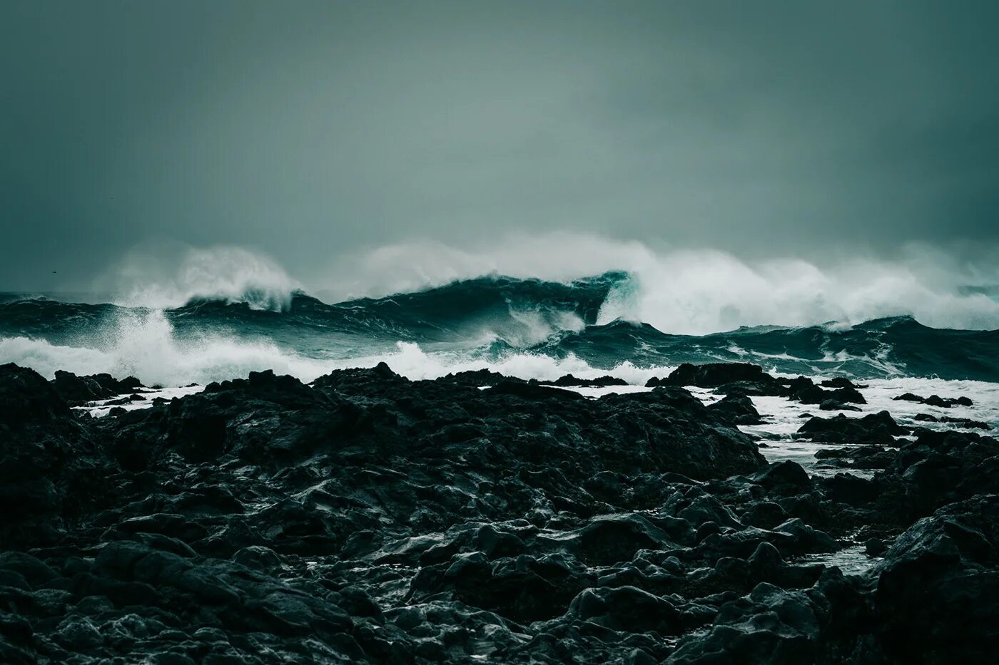 балтийское море шторм. бушующее море. северный ледовитый океан што. штормовое море. море в непогоду.