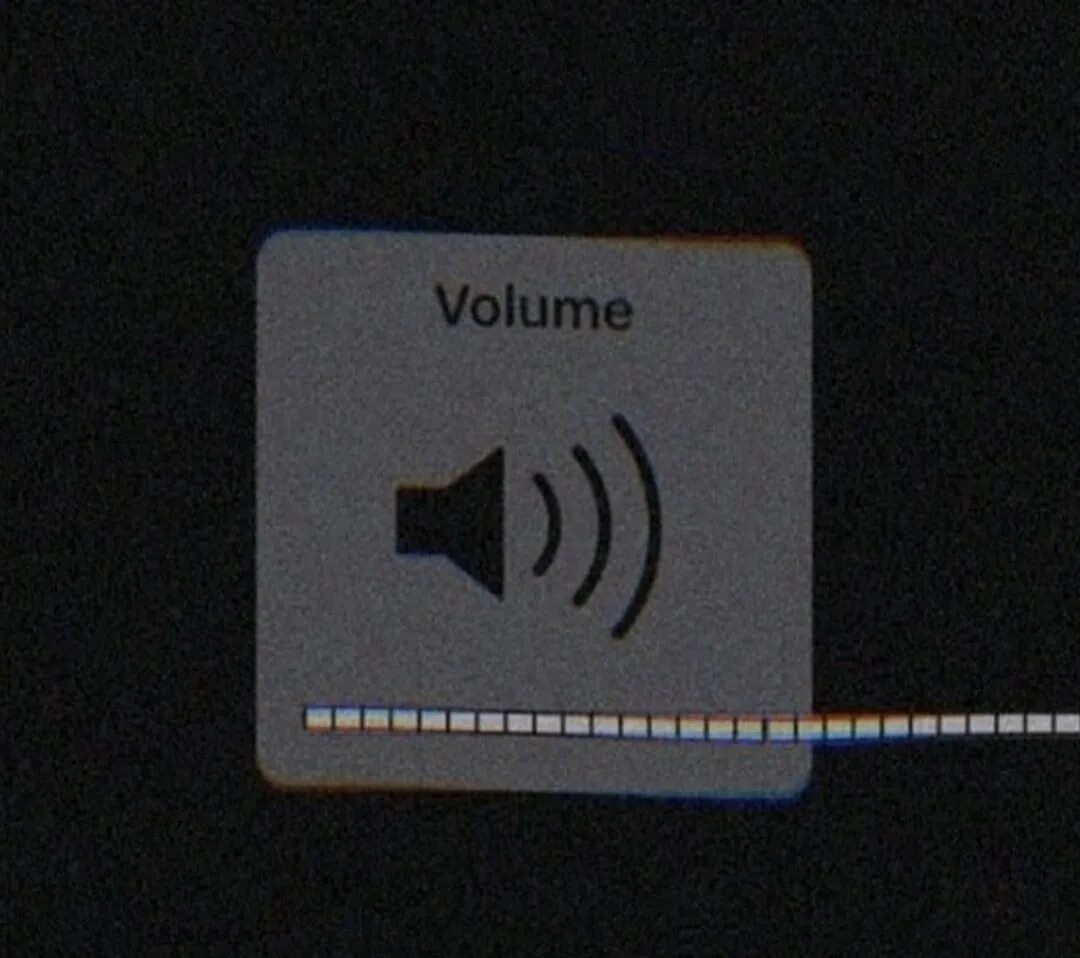 Громкость на максимальную. Мем volume max. громкость 100 мем. volume 100. чёрный парень выкрутил громкость.