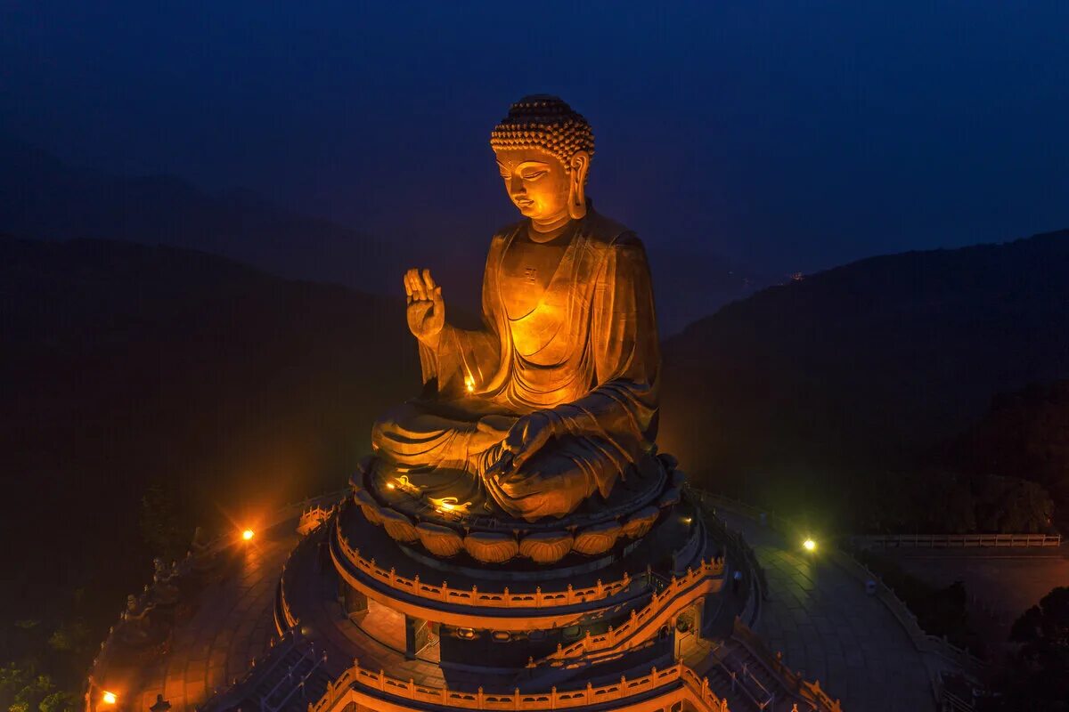 Фото будды. Китай Тан Будда. Шерпы Будда. Большой Будда Гонконг закат. Буддизм красивые.