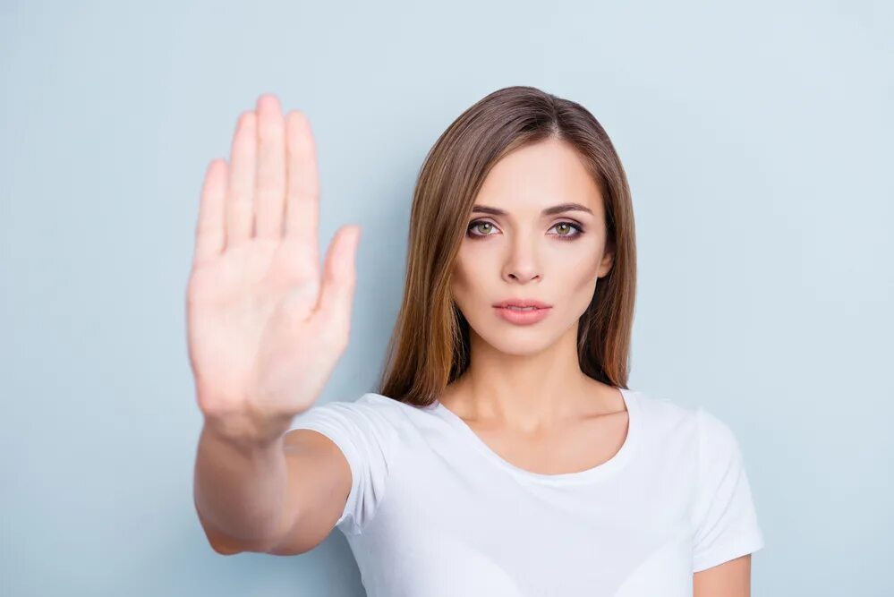Girls say. Stop фото девушка. Футболки с жестами. Удивленная девушка селфи. Woman saying.