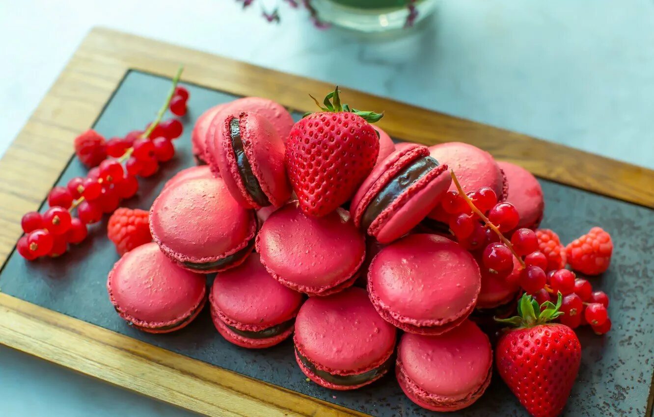 сладкая мясистая. сладкий сочный персик. пирожное персик. красивые сладости с персиков. сладкая мясистая.