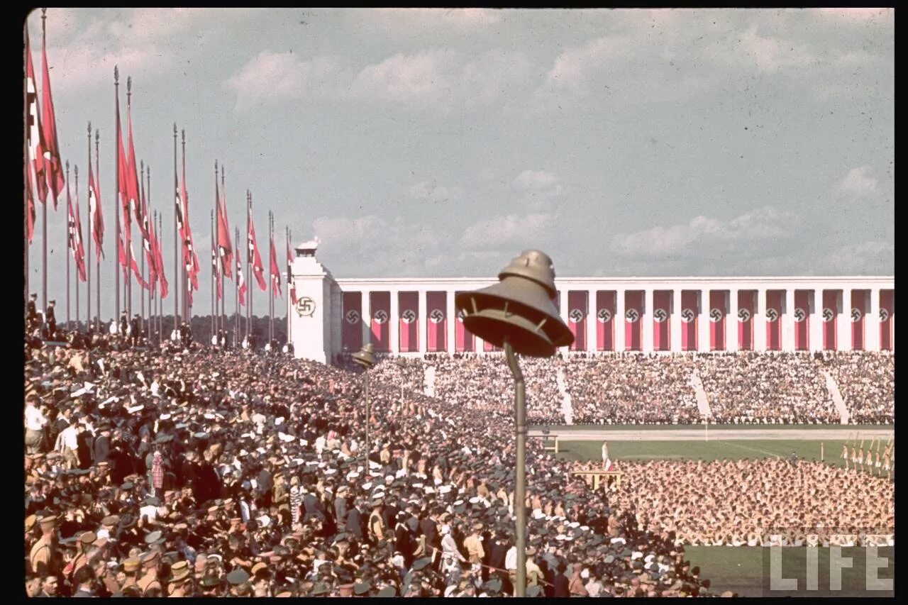 Фашистские митинги. Партийный съезд НСДАП В 1938 году Нюрнберг. Съезд НСДАП В Нюрнберге 1937. Берлин 1938 Германия Гитлера. Стадион Нюрнберг третий Рейх.