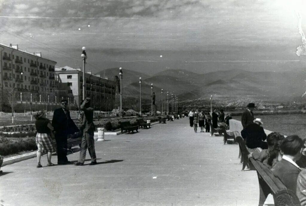 Старый новороссийск фото 1963 года. Старый новороссийск. Порт новороссийск ссср. Новороссийск старые фотографии. Новороссийск 1980.