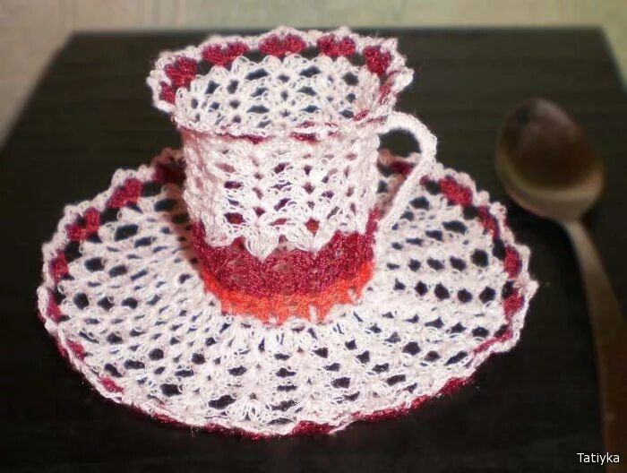 Вязаные чайные чашки. Вязание крючком чашки с блюдцем. Чашка с блюдцем крючком. Вязаная чашка с блюдцем крючком. Вязаная чашка крючком.