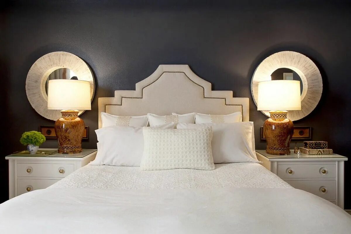Bedroom lamps. Лампа прикроватная арт деко. Светильники возле кровати. Зеркало над изголовьем кровати. Светильник на изголовье кровати.