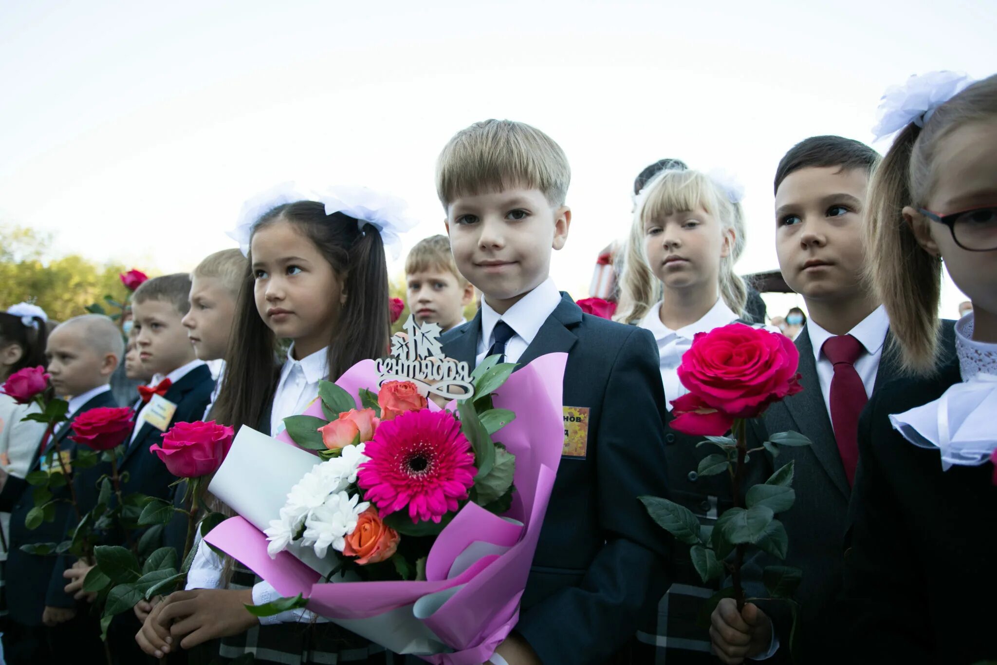 Ясень школа оренбургский район. Лицей 3 оренбург. Директор школы 32 оренбург. Школа ясень оренбург новая. Дети идут в школу.
