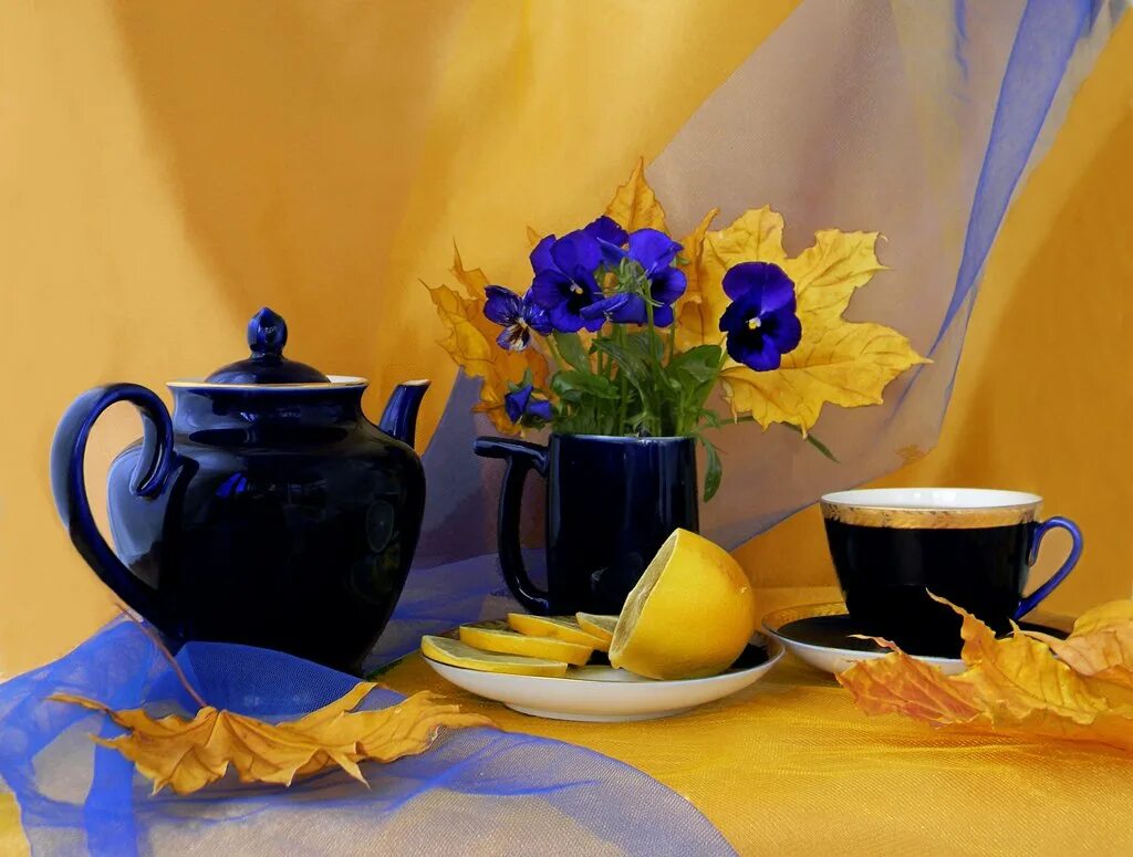 Натюрморт с добрым утром. Натюрморт сине желтый. Чайный натюрморт. Утренний чай.