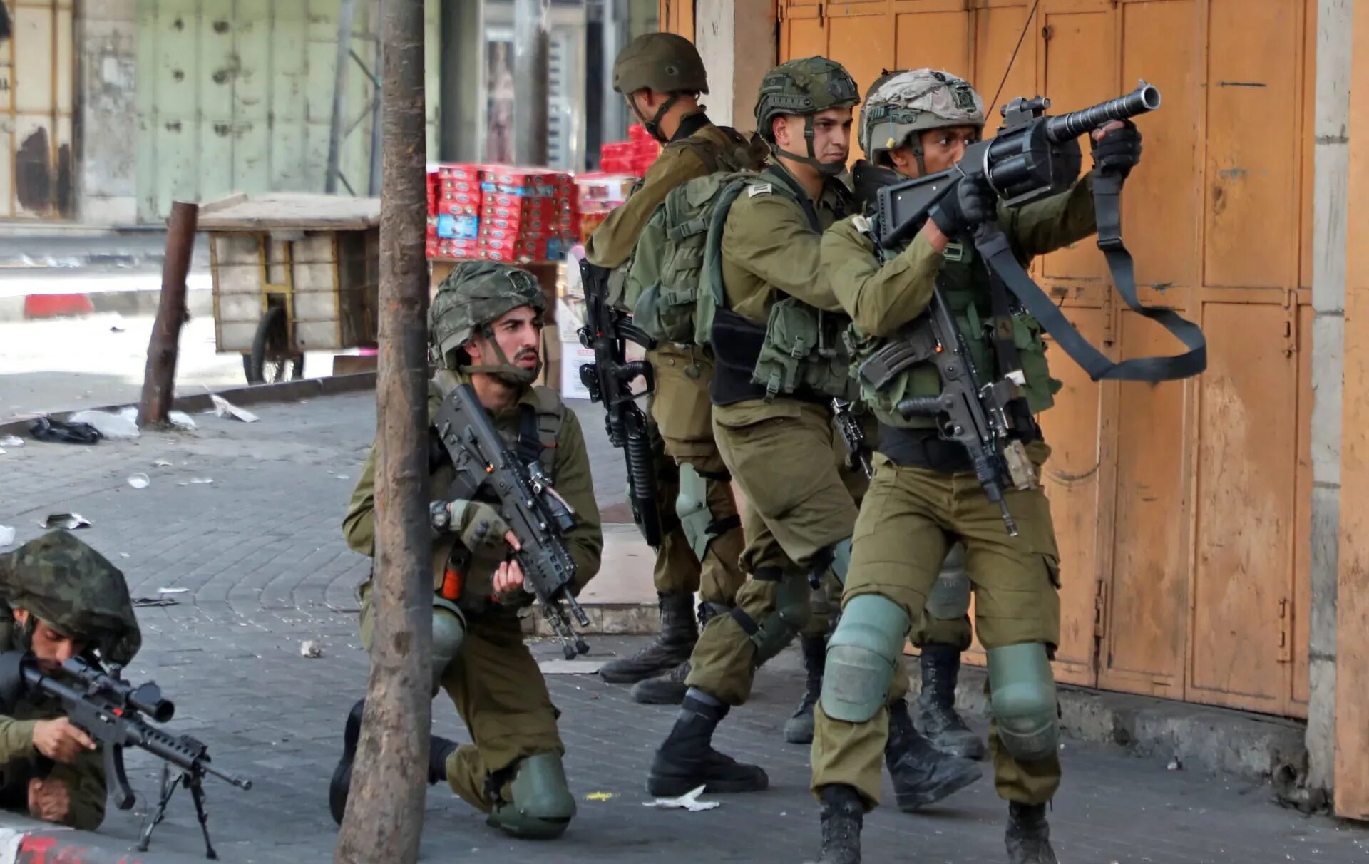 Израиль военные в городе. Бои хамас и цахал. Хамас против израиля. Израильские танки в палестине. Группа хамас.
