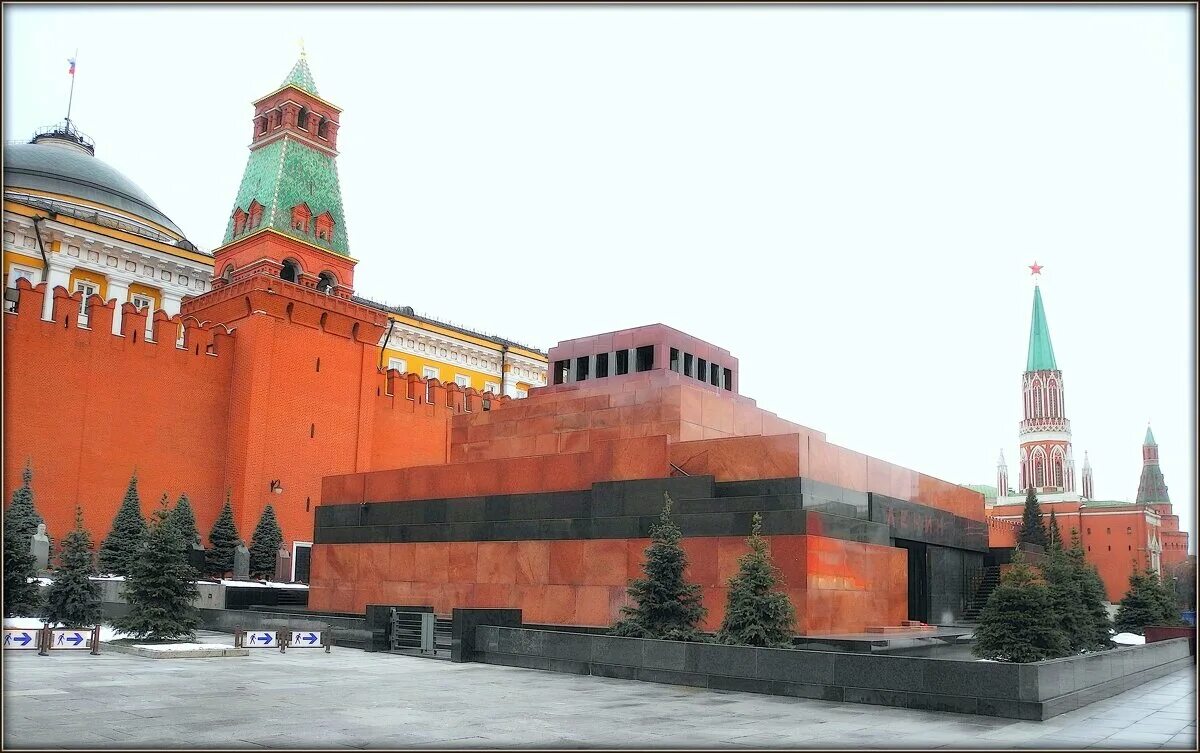Красная площадь внутри. Мавзолей в.и Ленина на красной площади в Москве. Мавзолей Владимира Ленина лобное место.