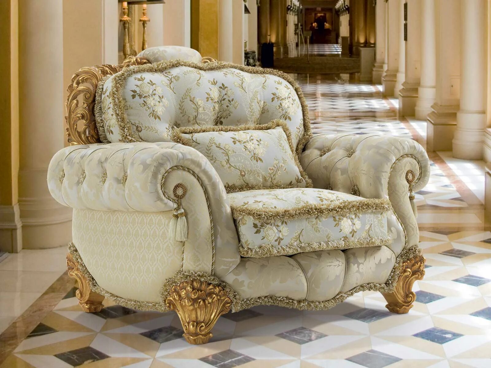 Кресло Egidio Lunardelli Queen  с львиными лапами. Кресло Италия 2023. Итальянские кресла. Кресло в итальянском стиле. Производители мягких кресел