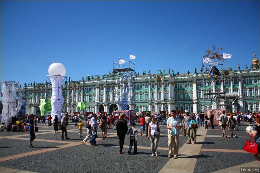 20 мая спб. Туристы в СПБ. Санкт-Петербург люди. День города Питер. Питер в мае.