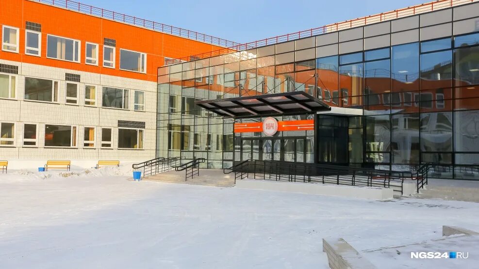 158 школа красноярск. Школа на молокова. Школа 154 красноярск. Средняя школа 150 красноярск. Новая школа на пашенном красноярск.