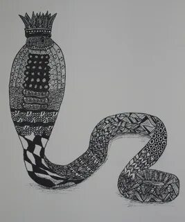 Змея с короной на голове