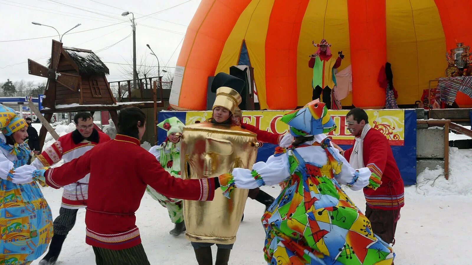 массовые гуляния на масленицу. наряд на масленицу. украшение площади на масленицу. развлечения на масленицу на улице. костюмы на масленицу для детей.