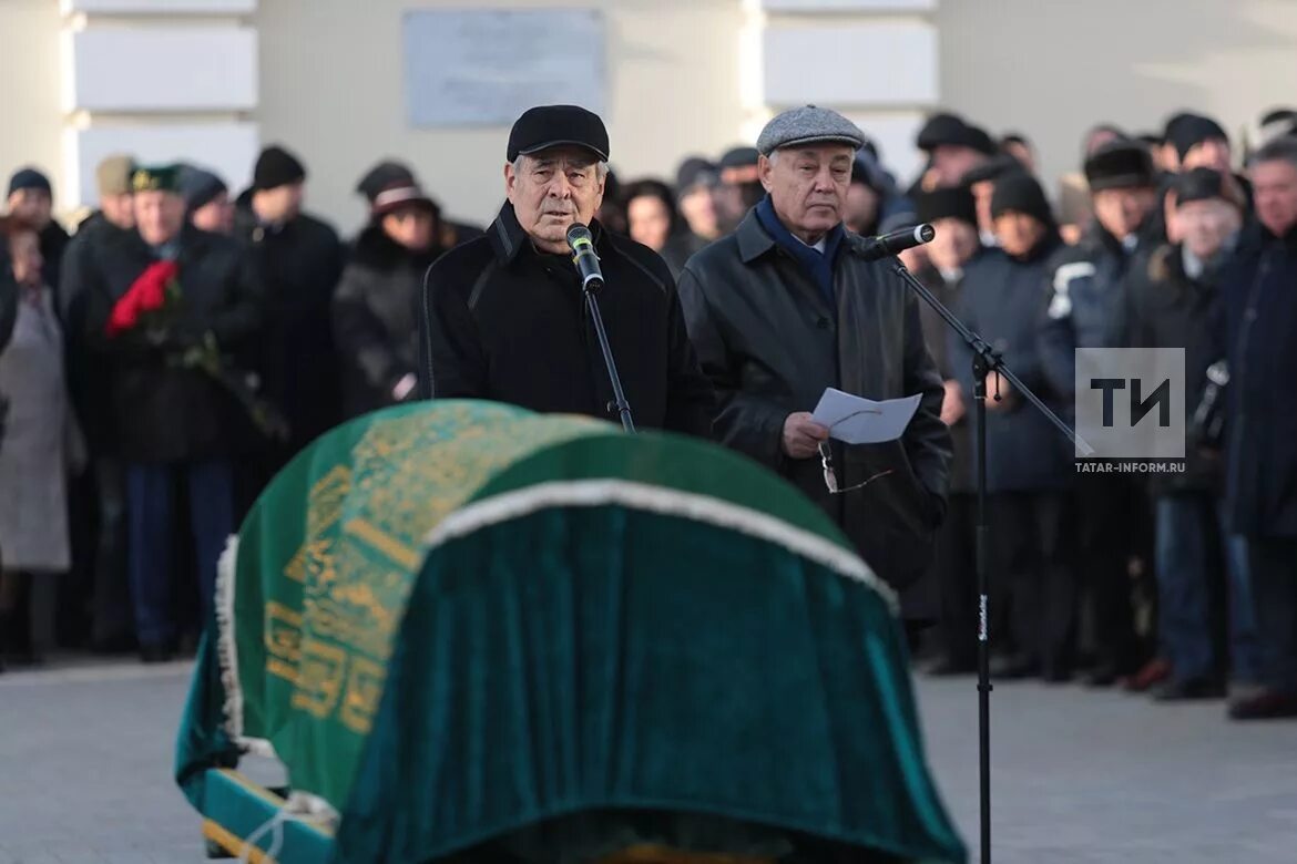 Сегодня в татарстане какой. В Казани простились с Сакиной Шаймиевой. Могила супруги президента Татарстана. Могила супруги президента Татарстана Шаймиева. Новости Татарстана.