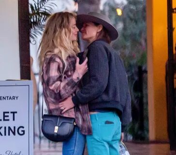 Johnny Depp’s Ex-Wife Amber Heard Decides to Date Women Now! 