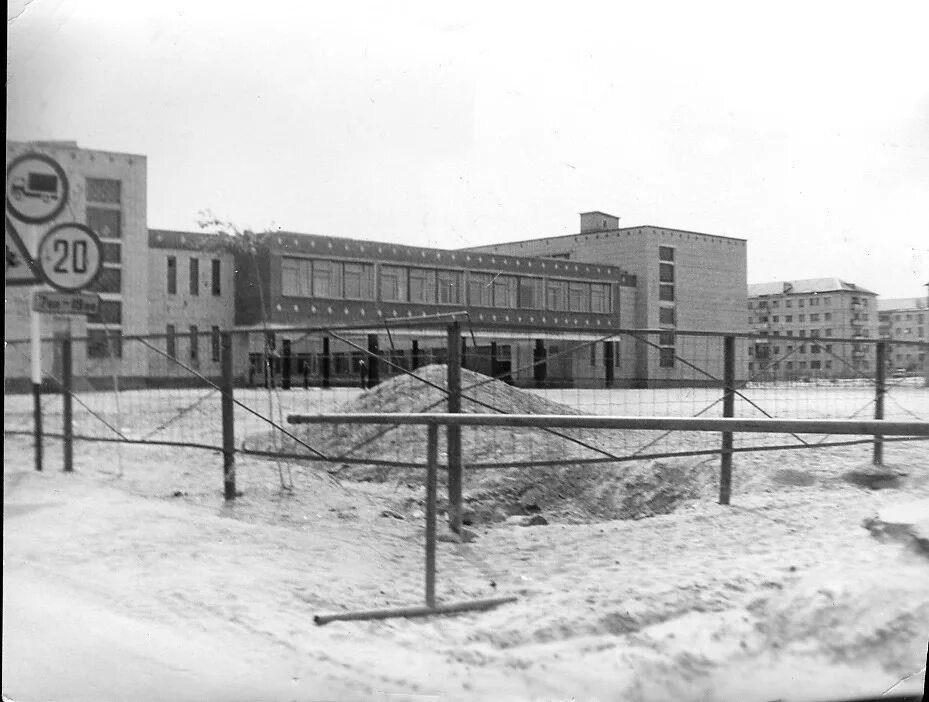 Ул поперечная старая русса школа. Школа 5 кандалакша. 5 школа димитровград. Школа номер 5 старая русса. Мбоу 5 школа старый оскол.