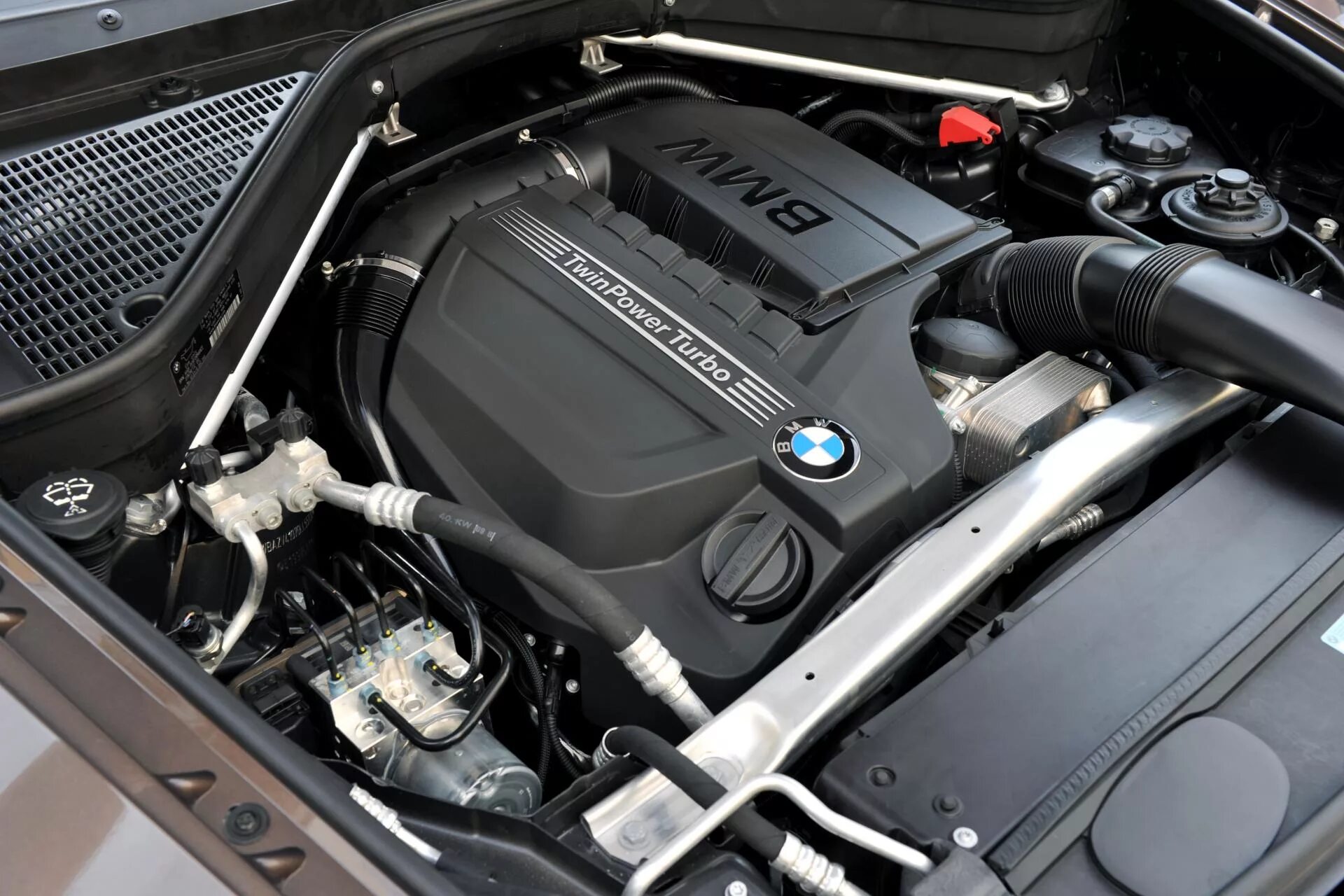 Двигатель х5 е53 3.0. Мотор BMW x5 e70. Двигатель n55 BMW x5. BMW x5 e70 двигателя дизель. BMW x5 e70 моторный отсек.