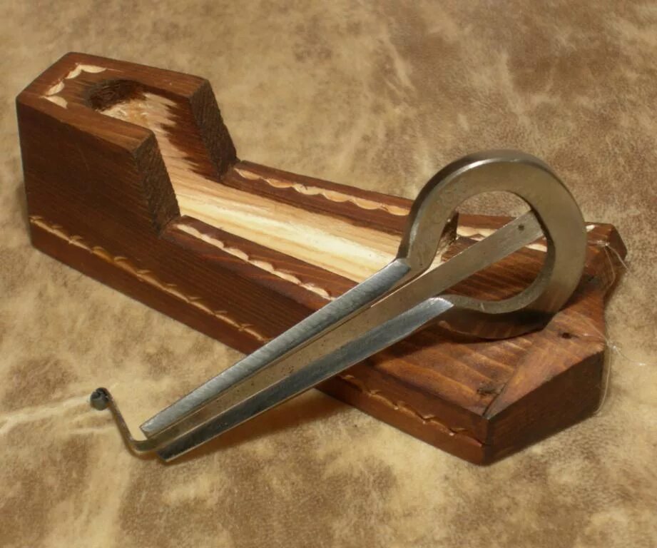 национальный инструмент якутов хомус. кырыымпа якутская скрипка.