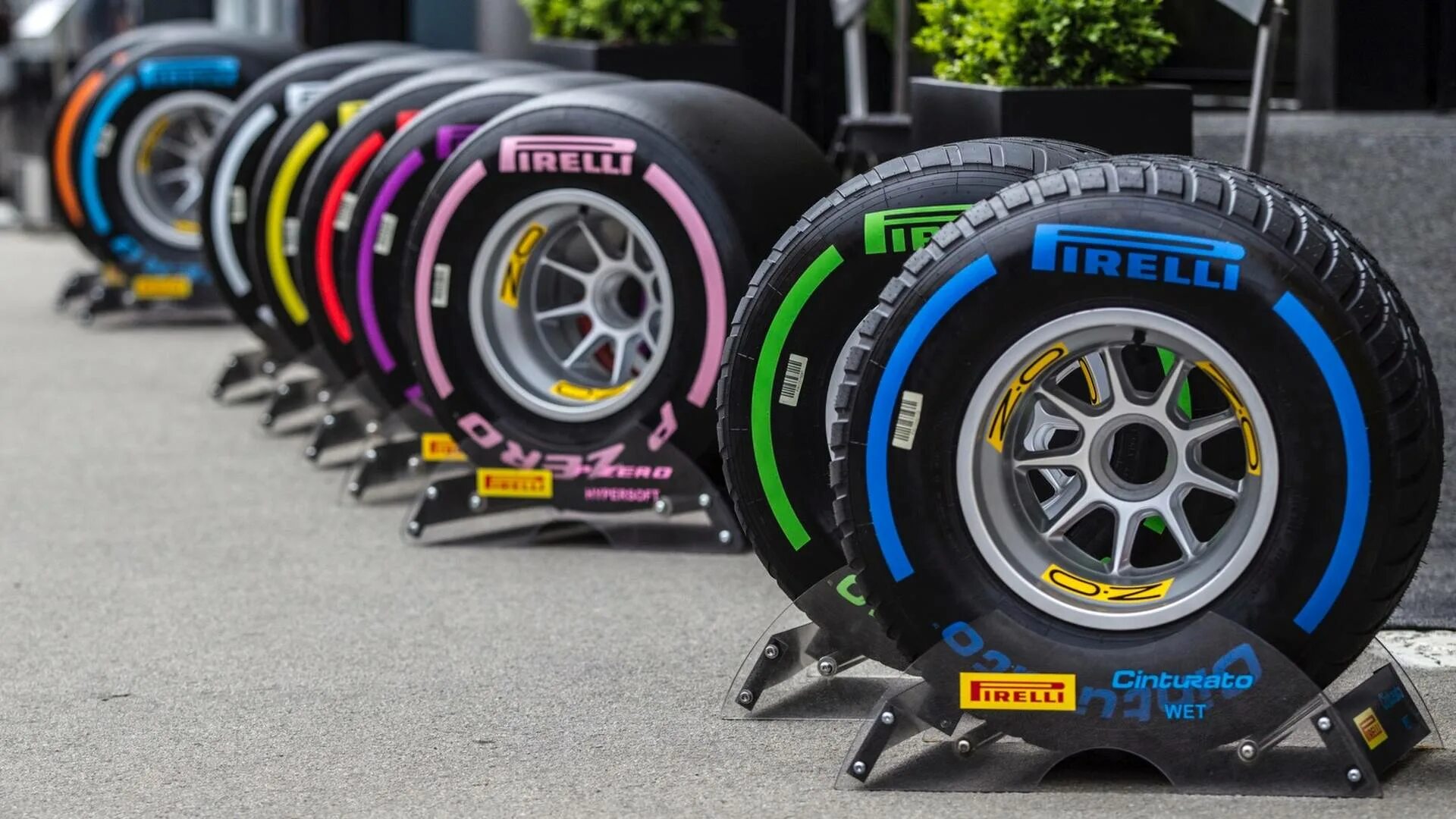 Резина формула 1. Шины пирелли формула 1. f1 pirelli tyres 2025. pirelli f1 2025. pirelli f1 wet.