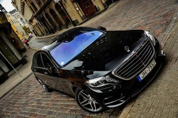 Купить б/у Mercedes-Benz CLS AMG II (W218) 63 AMG 5.5 AT (557 л.с.) 4WD бензин а