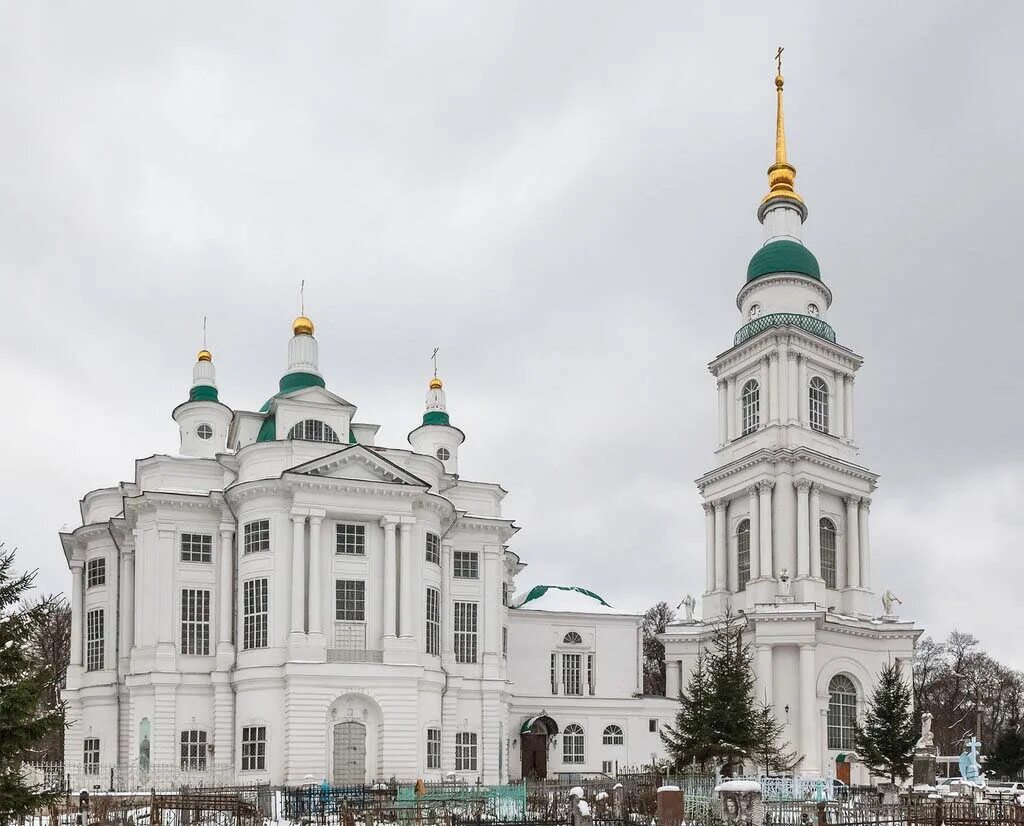 Храм льва толстого. Всехсвятская Церковь Тула. Тула колокольня Всехсвятская колокольня.