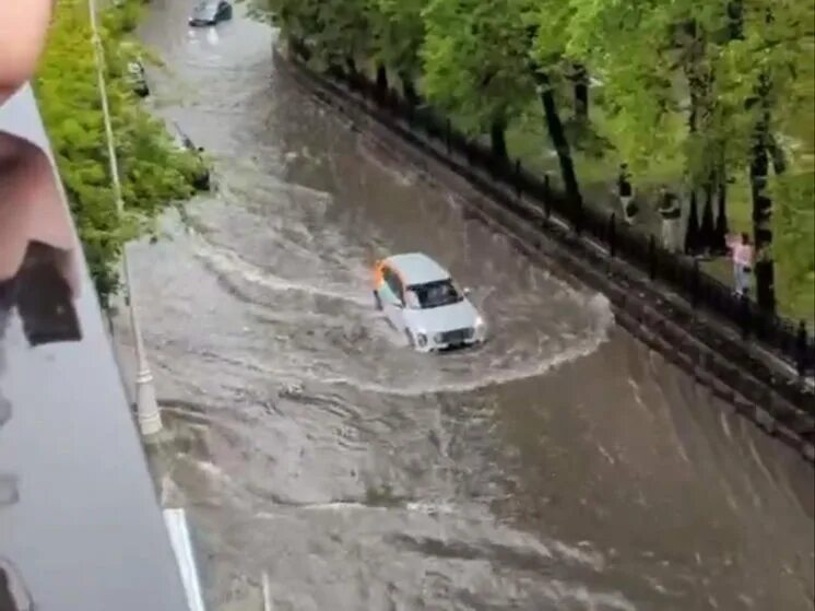 Затопленный подземный переход в краснодаре. В москве потоп 17 июня. В москве потоп 17 июня. Потоп в москве. Потоп в махачкале.