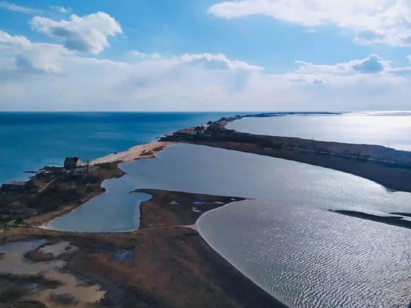 Кирилловка азовское море пляж. Запорожская область море. Лето в запорожской области. Пляж пересыпь азовское море. Бердянск.