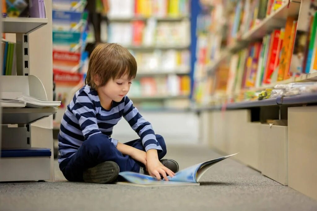 Дети в библиотеке. Книги для детей. Книга для мальчиков. Чтение для детей. Read image c